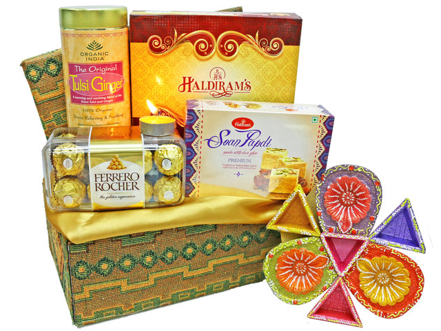 Wine n Food Hamper - Diwali gift basket 3 - L36669439 Photo